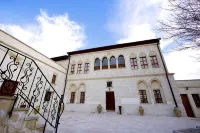 Hikmet's House - Kitchens