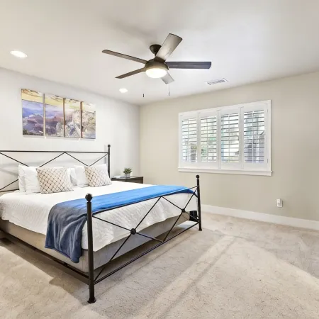 Ping pong, 4 bdrm, family friendly, AC, crib, 5 min to downtown