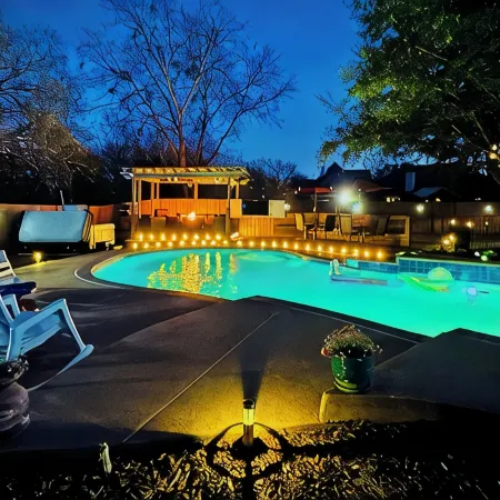 Backyard Oasis with Private Pool, SPA and Putting Green only 2 Miles from TAMU!