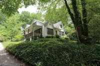 Downtown Brevard Cottage~ Short Stroll to Main Street~ Hiking & Biking Close By - 4-Star