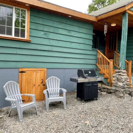 Sunset Cottage - Lakefront Cottage with Private Dock