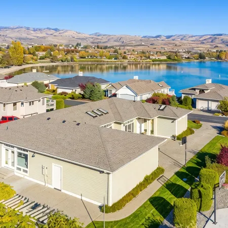 Wapato Point Home Single Level 4 Bed 3 Bath Sleeps 12, Close to Waterfront Park