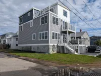 Spacious 6 BR, 4.5BA with water views across street from beautiful Wells Beach - 4-Star