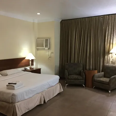 Dottie's Place Hotel & Restaurant