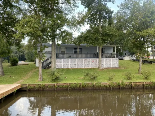 Inspirational Lake Front Escape - 3-Star
