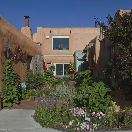 Red Cat House Vacation Apartment