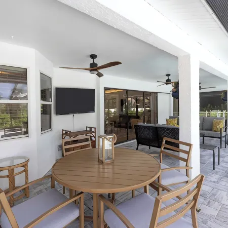 The Marquee of Naples-3Bd-2BA W Heated Saltwater Pool +1 773-443-7832