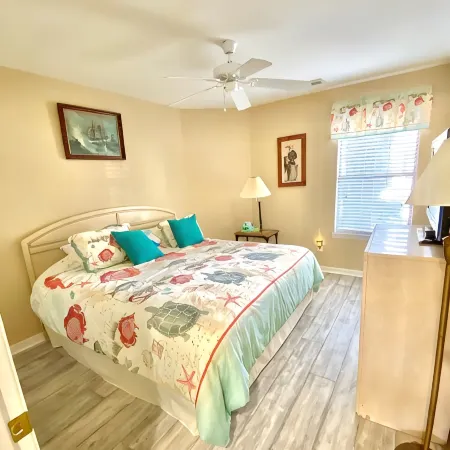 Pawleys Island True Blue Villa, ground floor with 3 bedrooms and 4 beds