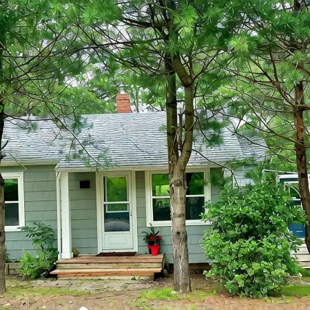 "Lisette's on Long Hill", cozy with boho charm