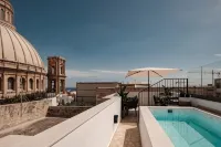 1926 la Galerie Boutique Art Suites - مسبح
