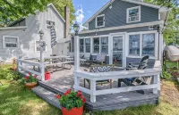 Wampler’s Lake Adorable 3-bedroom Lakefront Cottage 🏡🐟🛶☀️ - Boutique