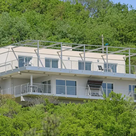 Exceptional Villa in Provence - Paradise above the canopy!