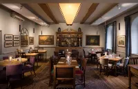 The Howard Arms - 5 ดาว