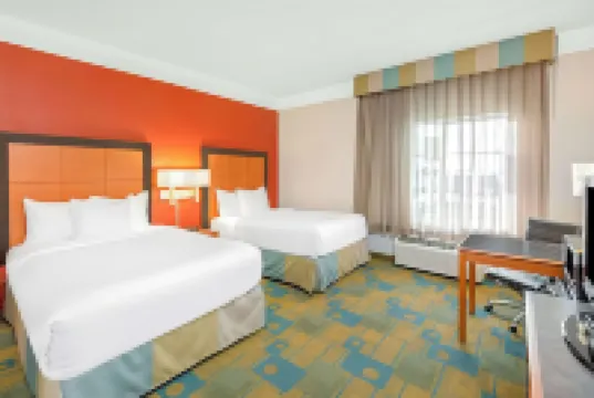 라 퀸타 인 & 스위트 바이 윈덤 셔먼