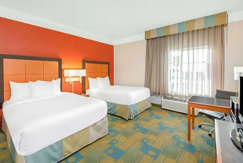 La Quinta Inn & Suites by Wyndham Sherman Hotels in Sherman
