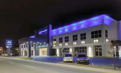 Hotel & Suites le Dauphin Drummondville Hotels in Драммонвіль
