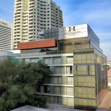 The Heritage Hotels Bangkok Отели рядом с достопримечательностью «Станция MRT Силом»