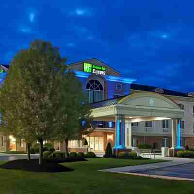 Holiday Inn Express & Suites Marion Hotel Exterior