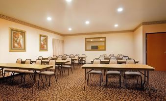 Holiday Inn Express & Suites Chicago-Libertyville