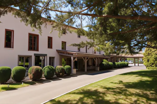 Clos St Eloi, the Originals Relais Hotels in Viscomtat