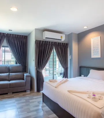 ห้องดีลักซ์ เตียงใหญ่ 1 เตียง