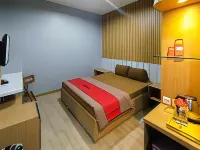 RedDoorz Syariah Near Tugu Juang Jambi Hotels in Kota Baru