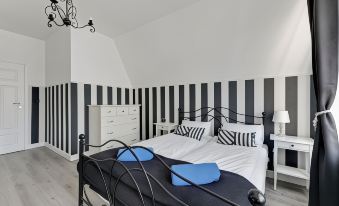 Pola by Q4Apartments - Heart of the Old Town