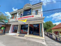 Artayya Puri 3 Syariah Near Terminal Caruban Mitra RedDoorz Hotel dekat embahe murah