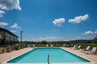 Round Hill Inn Hotels in Orange