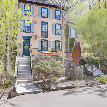 Lambertville Retreat - Walk to Shopping and Dining!