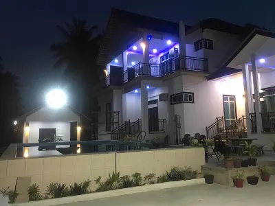 Captain's Cabin Resort Hotels in Kemumin