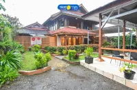 Shinta Corner Ranch and Resort Hotels in Pangalengan