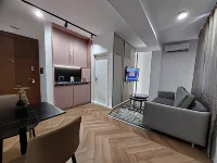 Executive Suites by Modern Living Hotels in der Nähe von Спомен куќа на Мајка Тереза