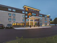 La Quinta Inn & Suites by Wyndham Portland - parking