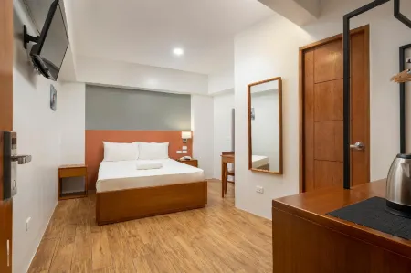 IHotel Uptown BGC