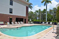 Days Inn & Suites by Wyndham Fort Myers Near JetBlue Park - Swimmingpools