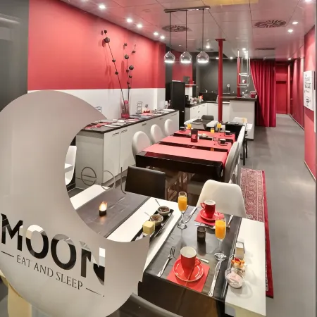 Hotel Moon