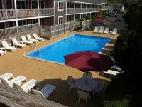 Holiday Hill Inn & Suites - Pools