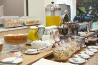 CLH Suites Domingos Ferreira - Desayuno