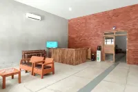Sukawana Guest House Mitra RedDoorz Hotels in Kadipaten