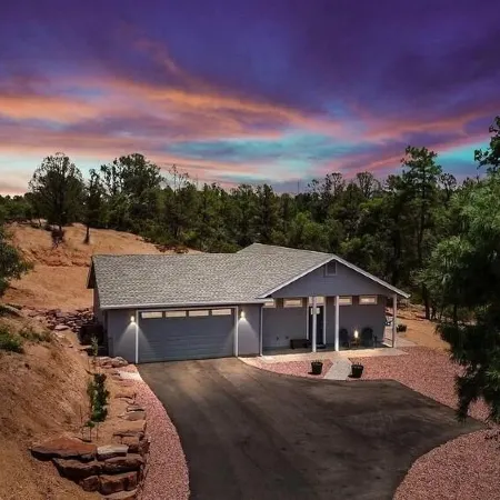 2 bedroom modern home in a private neighborhood10% weekly/15% monthly discount