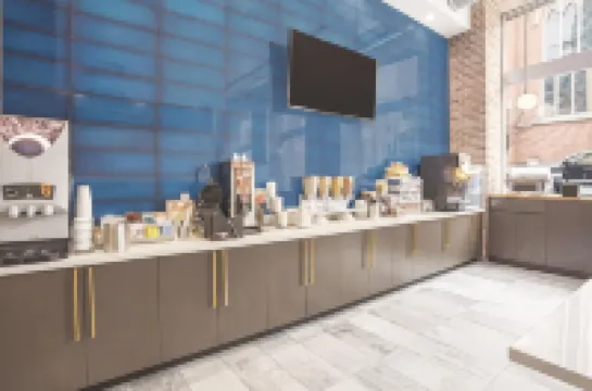 La Quinta Inn & Suites by Wyndham Baltimore Downtown