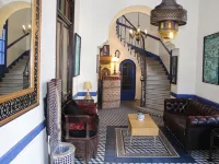 Hôtel Central Hotels near Derb Ghallef