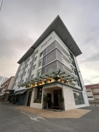 Kemena View Hotel Kuching (Formerly Known Merchant Hotel Kuching) Отели рядом с достопримечательностью «New Sarawak State Legislative Assembly Bldg»