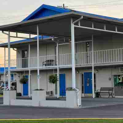 Towne Inn Hotel Exterior
