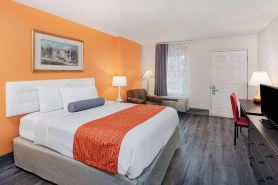 Howard Johnson by Wyndham Staunton