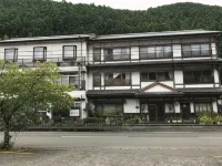 丸井日式旅館 近露王子附近的飯店