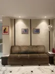 Status Business Hotel - Naveen Market