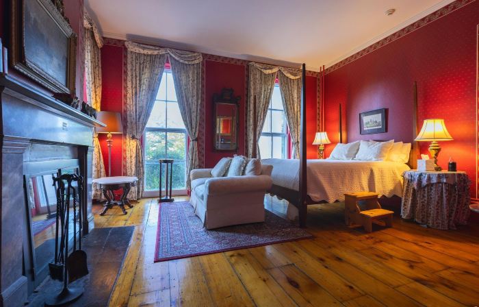Cromwell Manor Inn