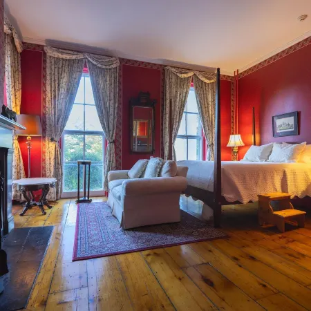 Cromwell Manor Inn